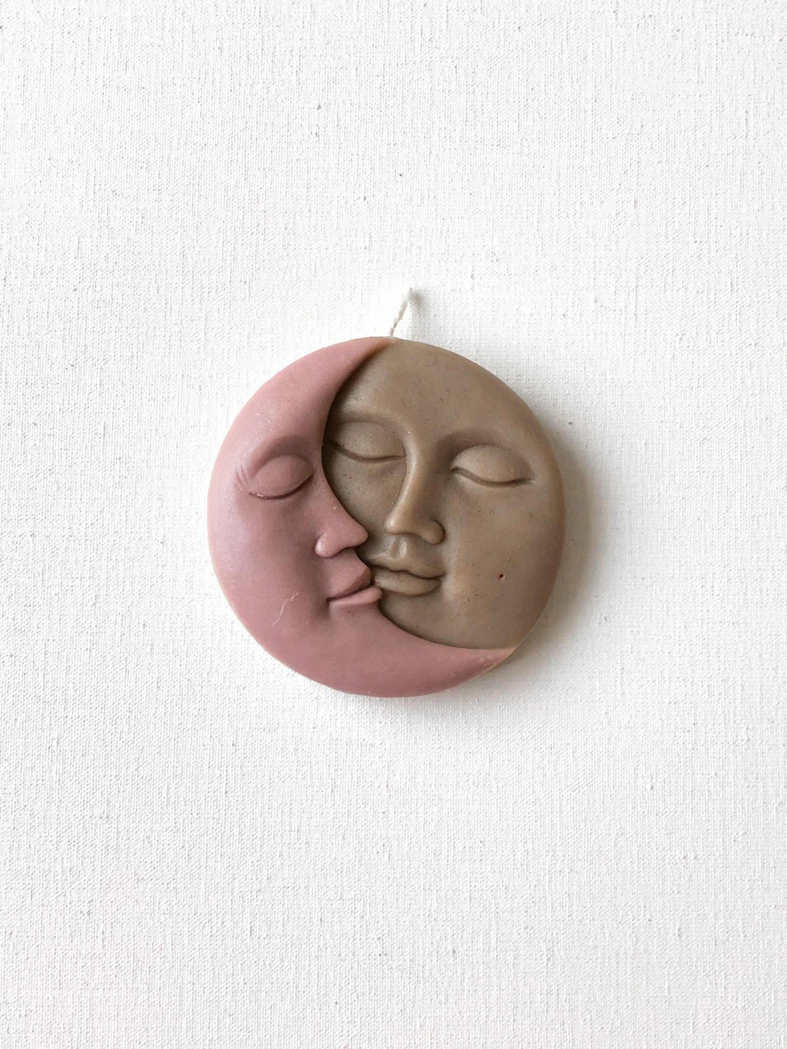 ماه و خورشید دو رنگ