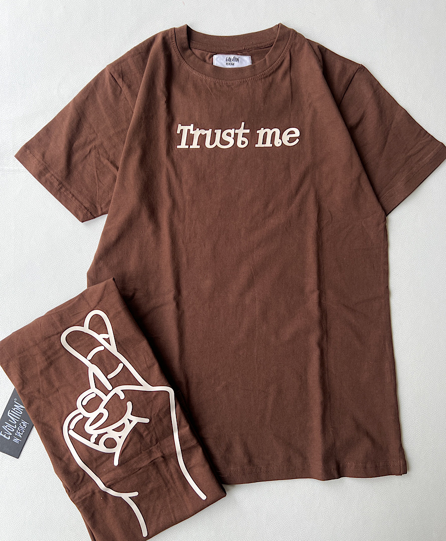 تیشرت قهوه ای trust me