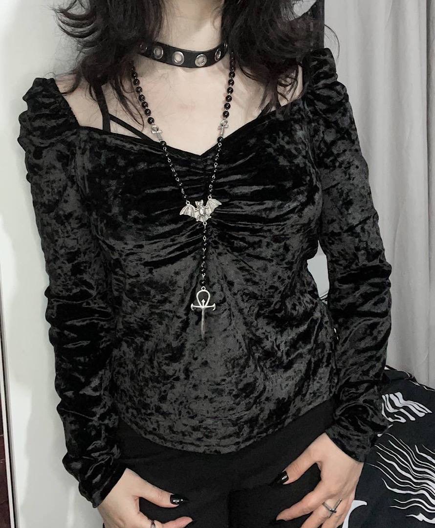 بلوز مخمل یقه قایقی مشکی