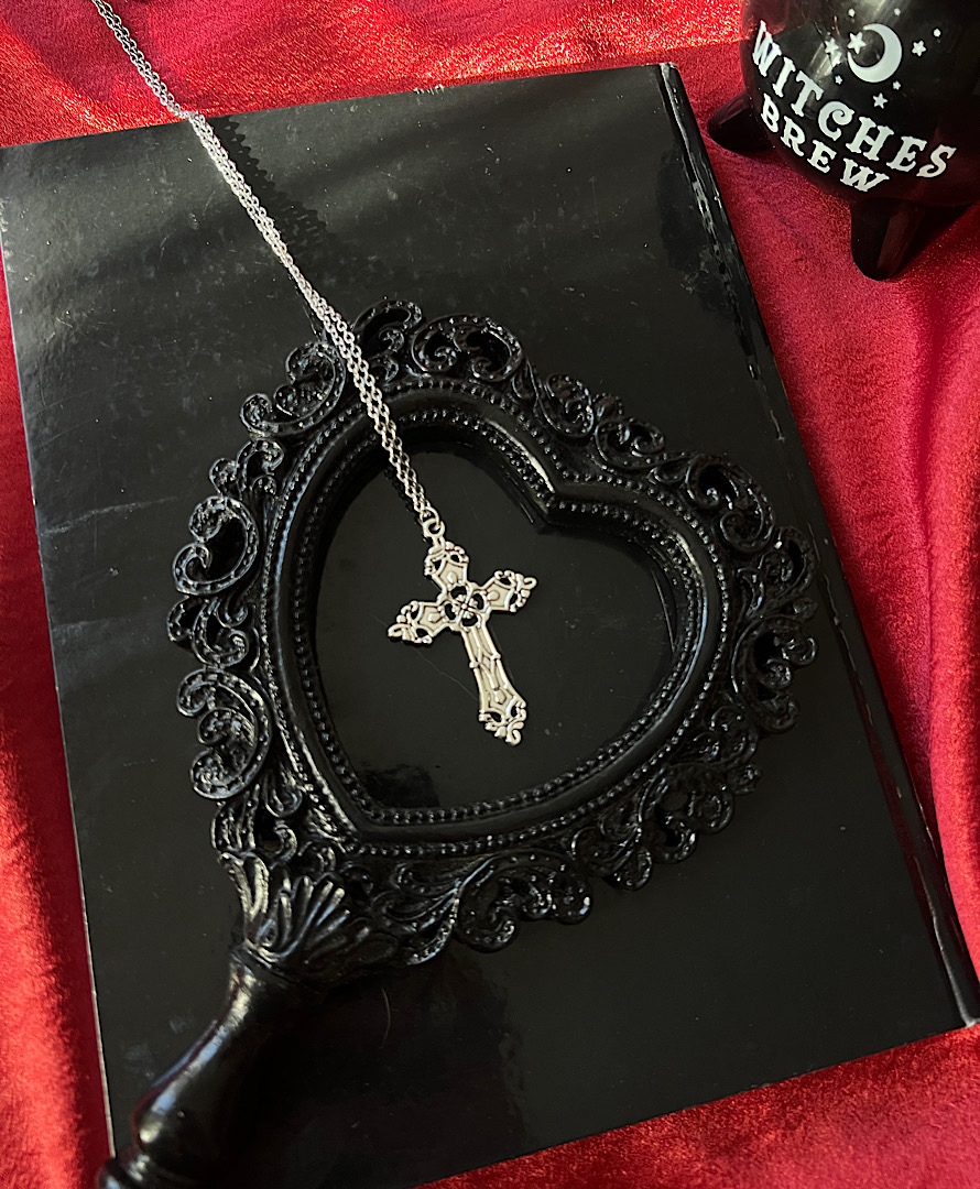 گردنبند گاثیک صلیب