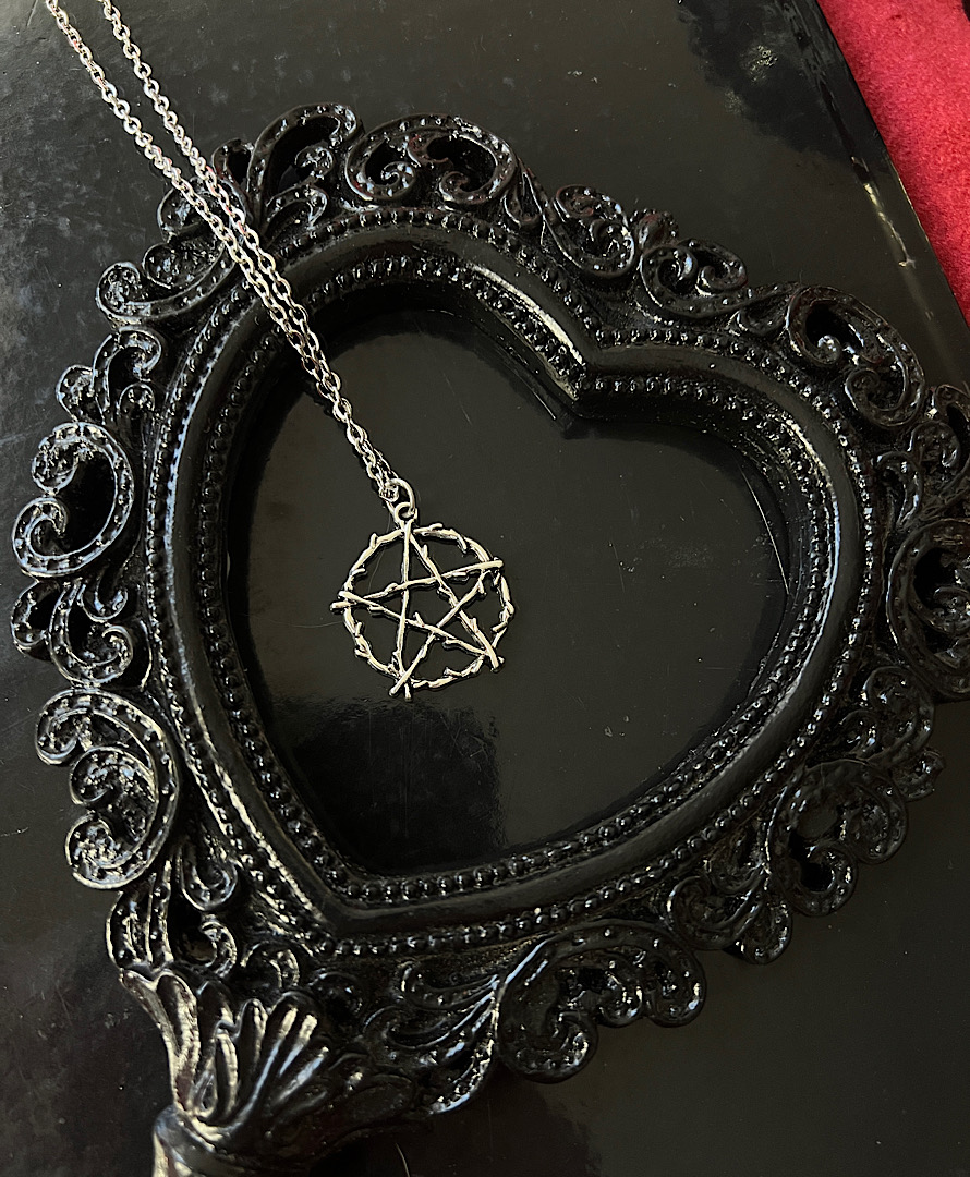 گردنبند گاثیک پنتاگرام