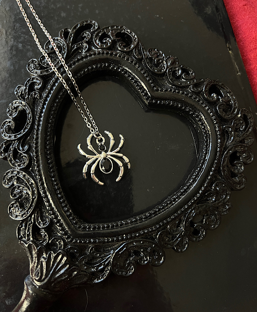 گردنبند گاثیک عنکبوت