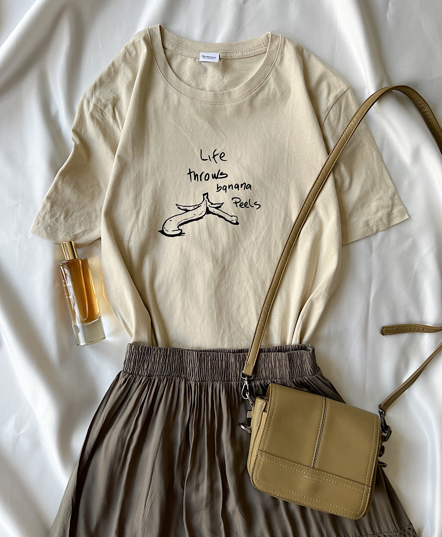 تیشرت کرم برشکا طرح دار